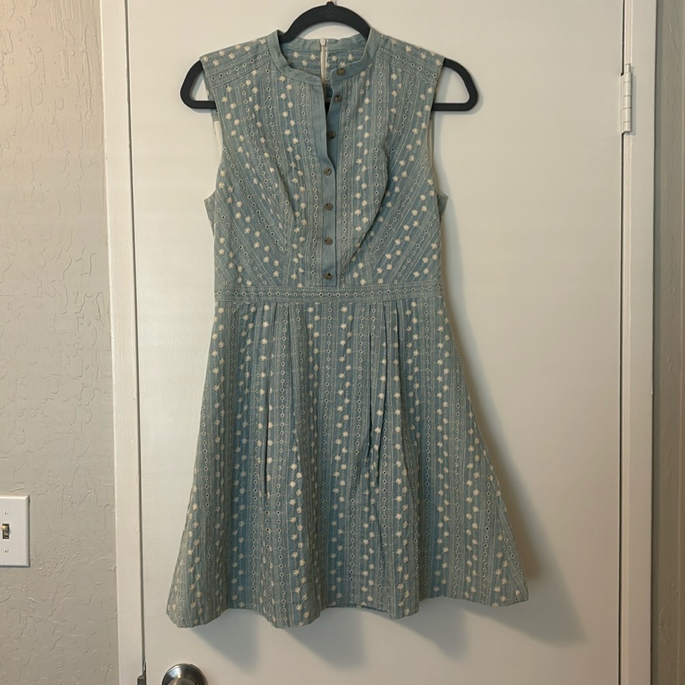 Gal Meets Glam size 4 denim embroidered sleeveless dress
